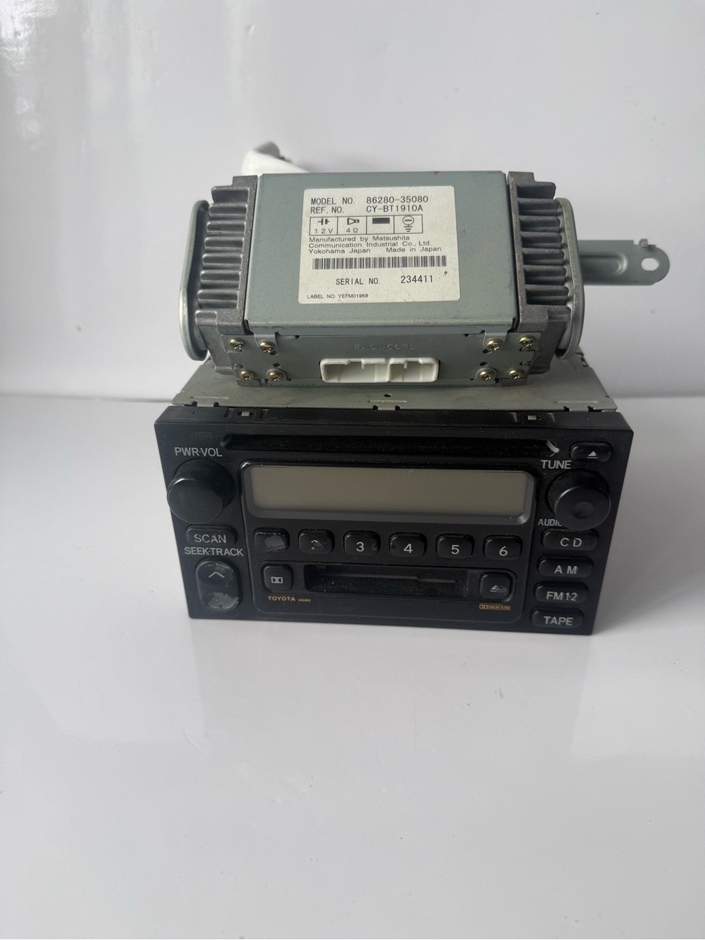 2000 TOYOTA 4RUNNER AM FM CD CASSETTE PLAYER RADIO (P6119) With Matsushita Amp!